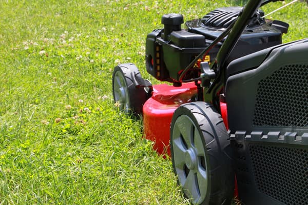 alquiler de maquinaria de jardinería en Sanxenxo